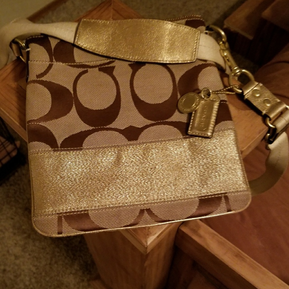 Purse - Picture 1 of 1
